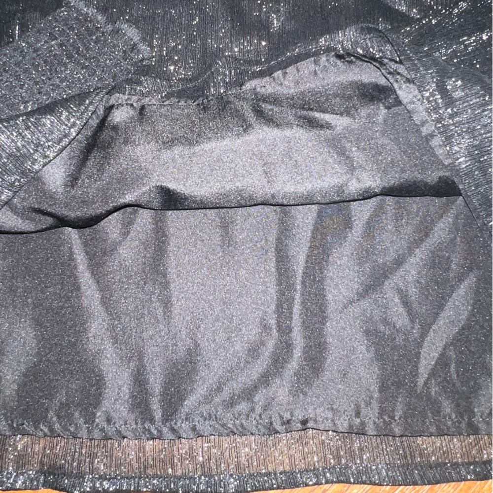 BB Dakota Black Whimsical Chic Shimmer Mock Neck Keyhole Back Blouse Size S - Picture 11 of 15